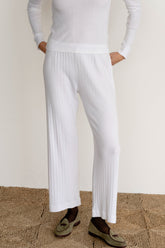 Women Powder Pointelle Simple Crop Pant