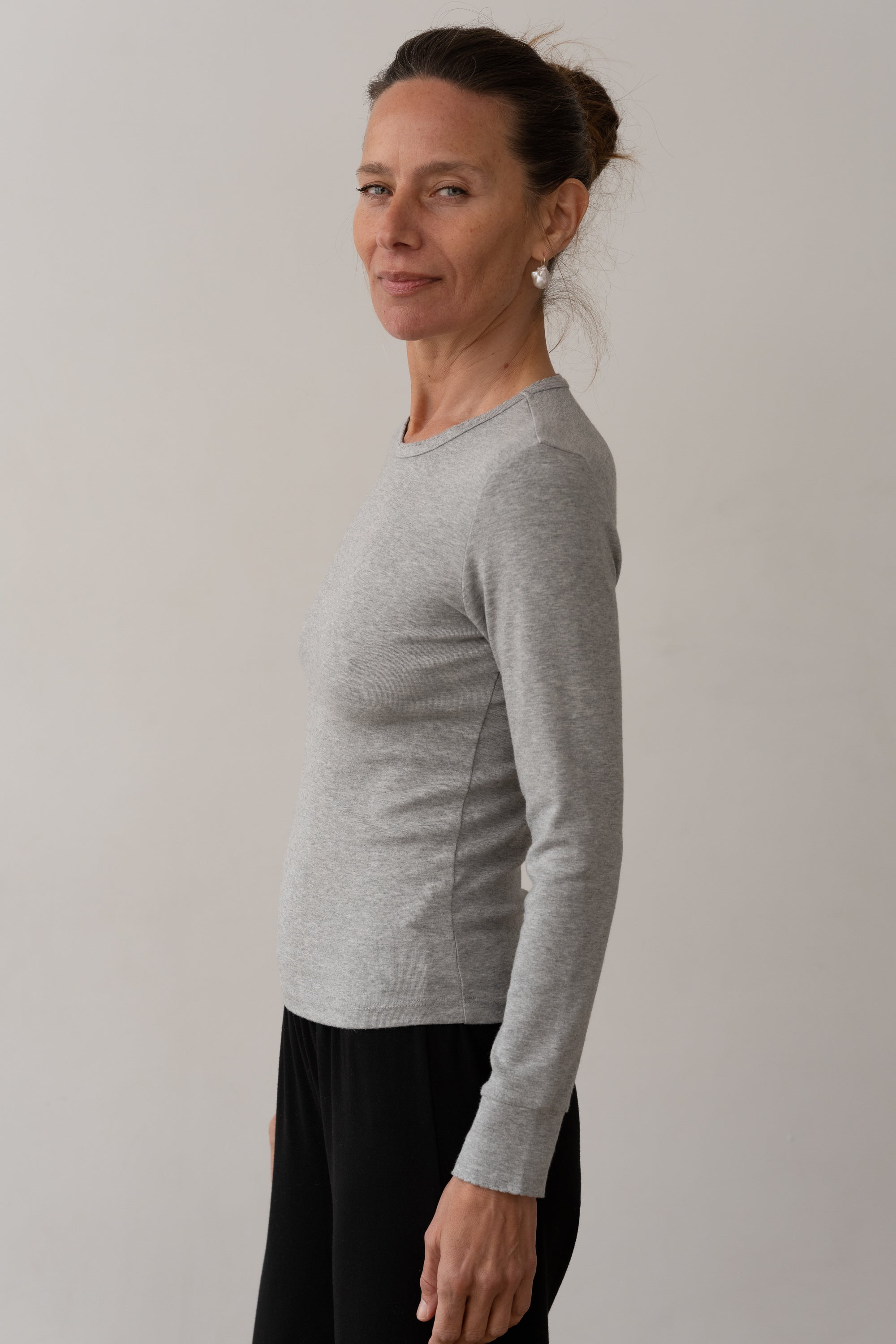 Women Heather Grey Baby Rib Scallop Long Sleeve