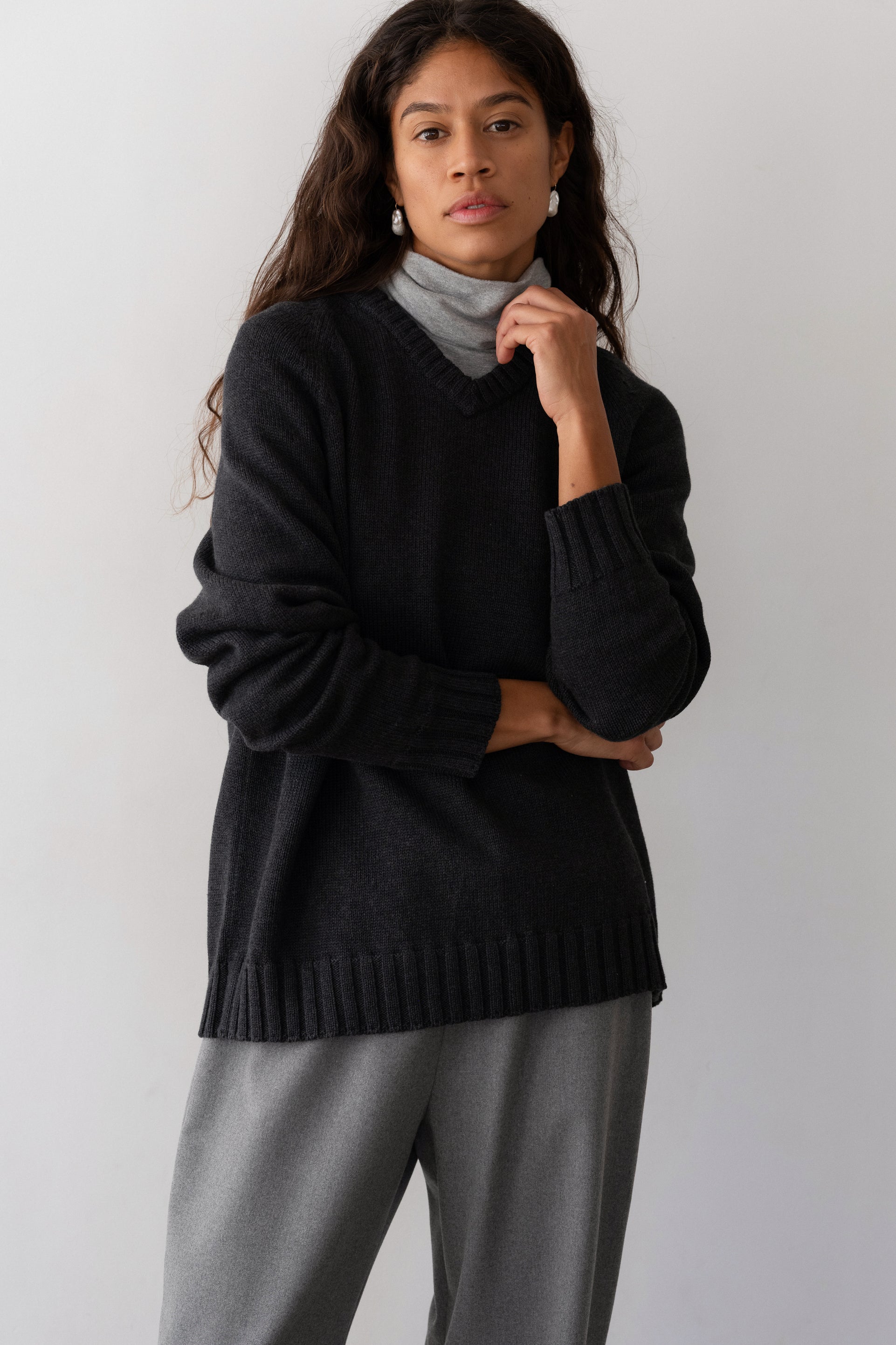 Women The Heavy Cotton Knit V-Neck Sweater