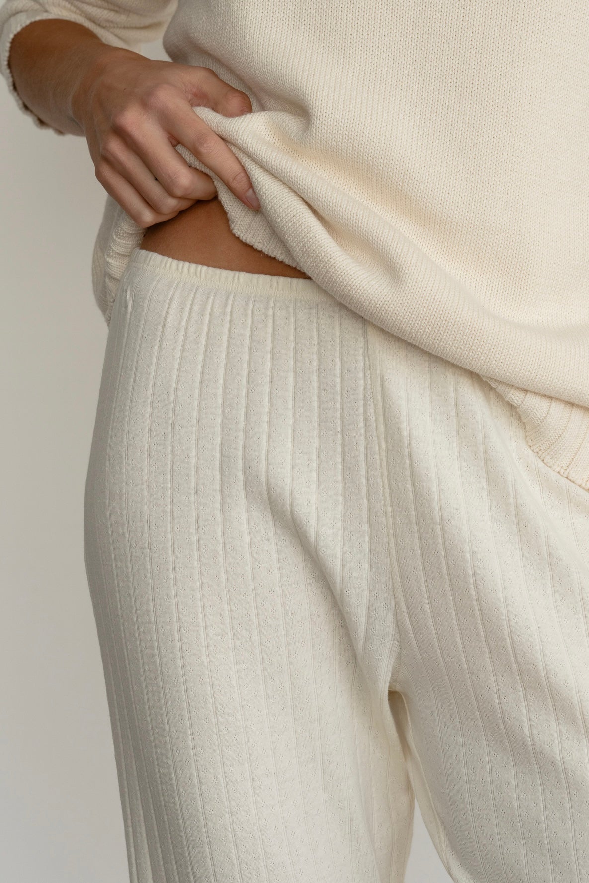 Women Creme Pointelle Simple Crop Pant