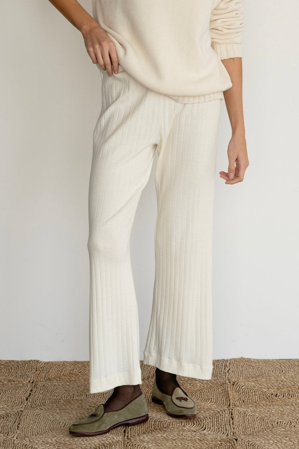 Women Creme Pointelle Simple Crop Pant