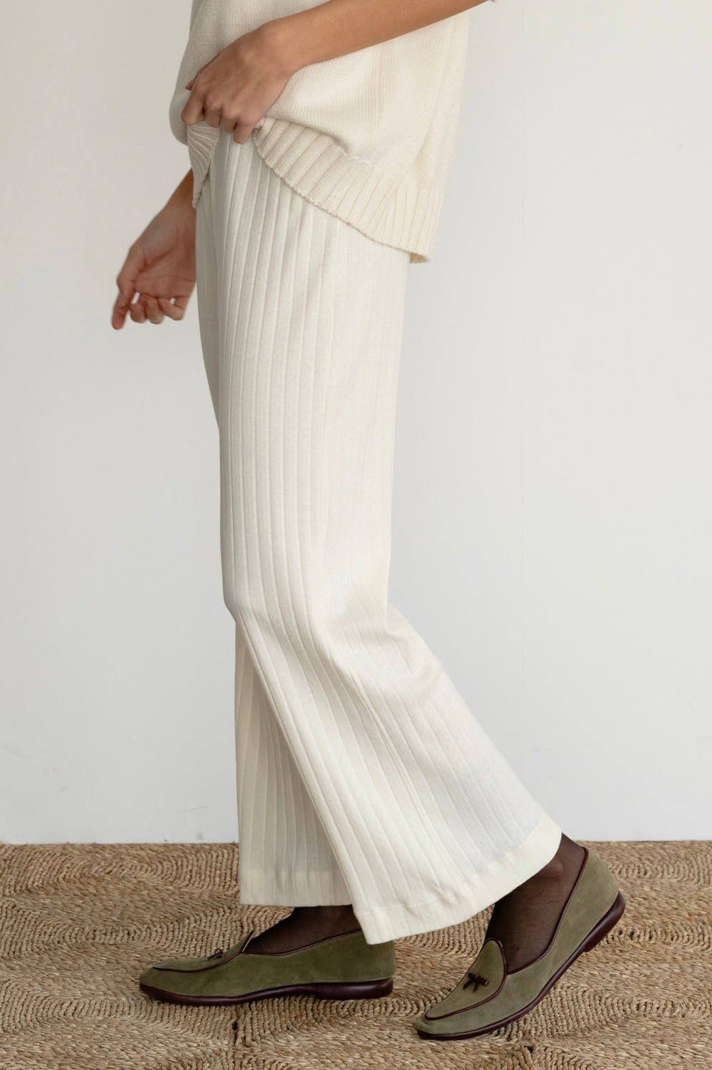 Women Creme Pointelle Simple Crop Pant