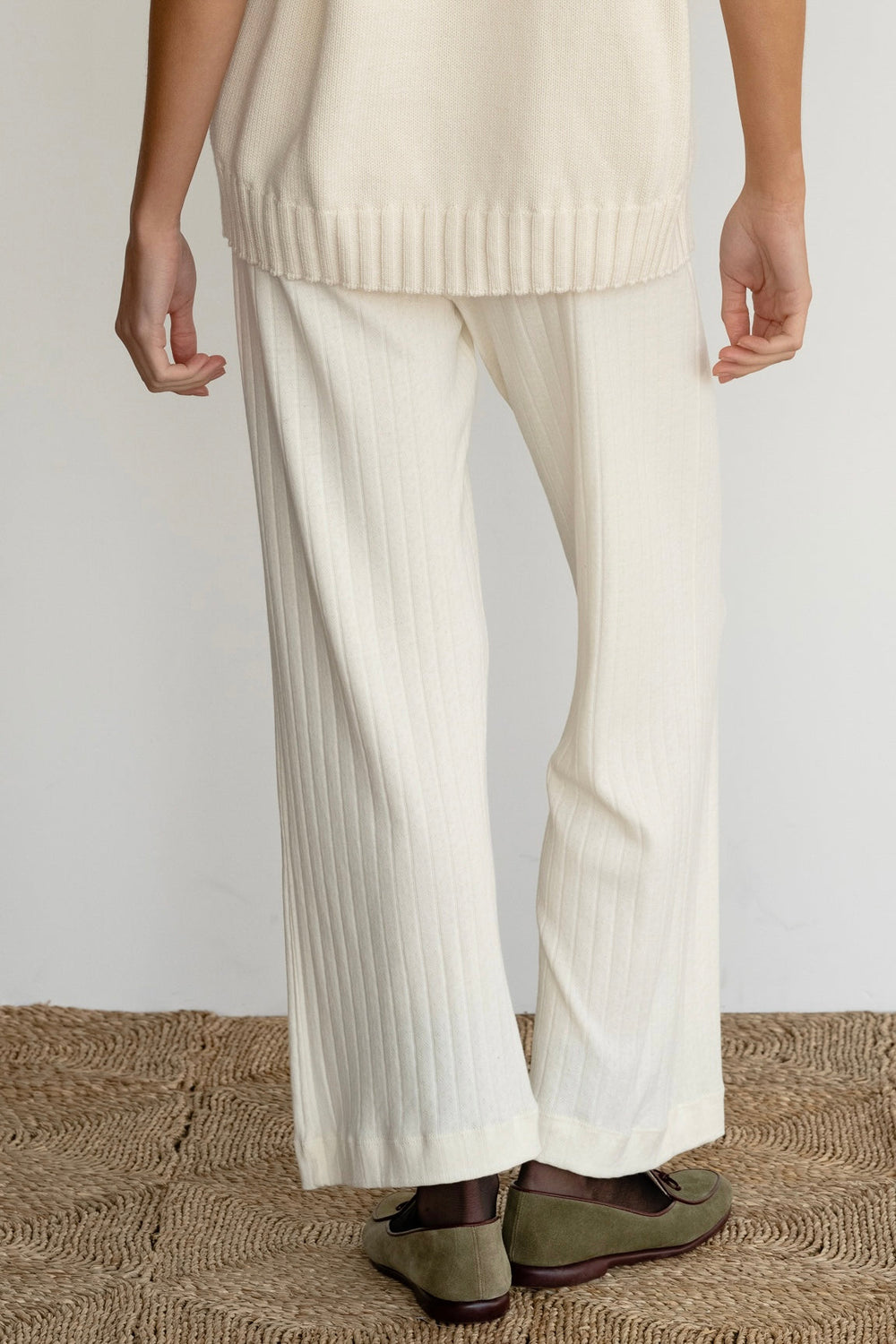 Women Creme Pointelle Simple Crop Pant