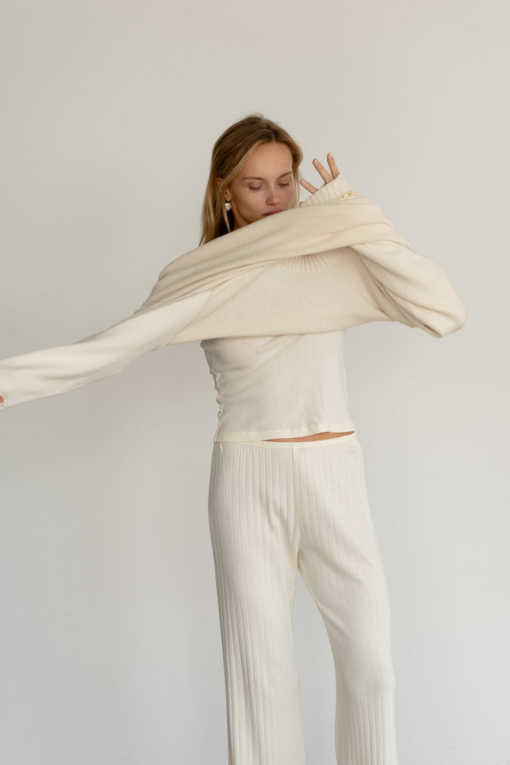 Women Creme Pointelle Simple Crop Pant