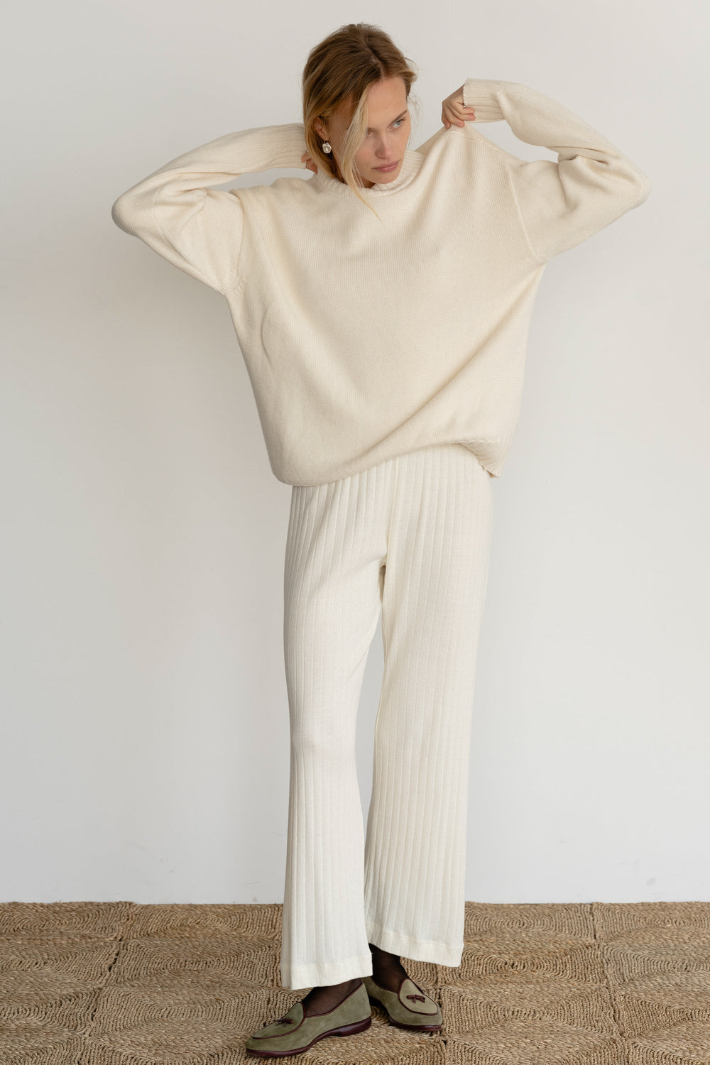 Women Creme Pointelle Simple Crop Pant