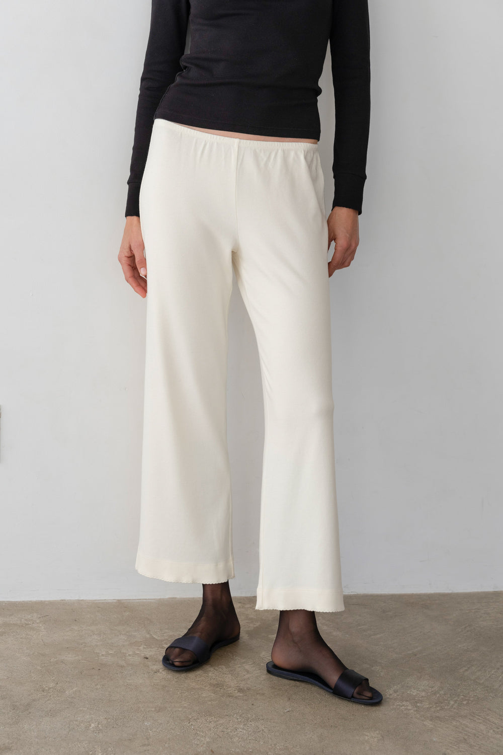 Women Creme Baby Rib Scallop Pant