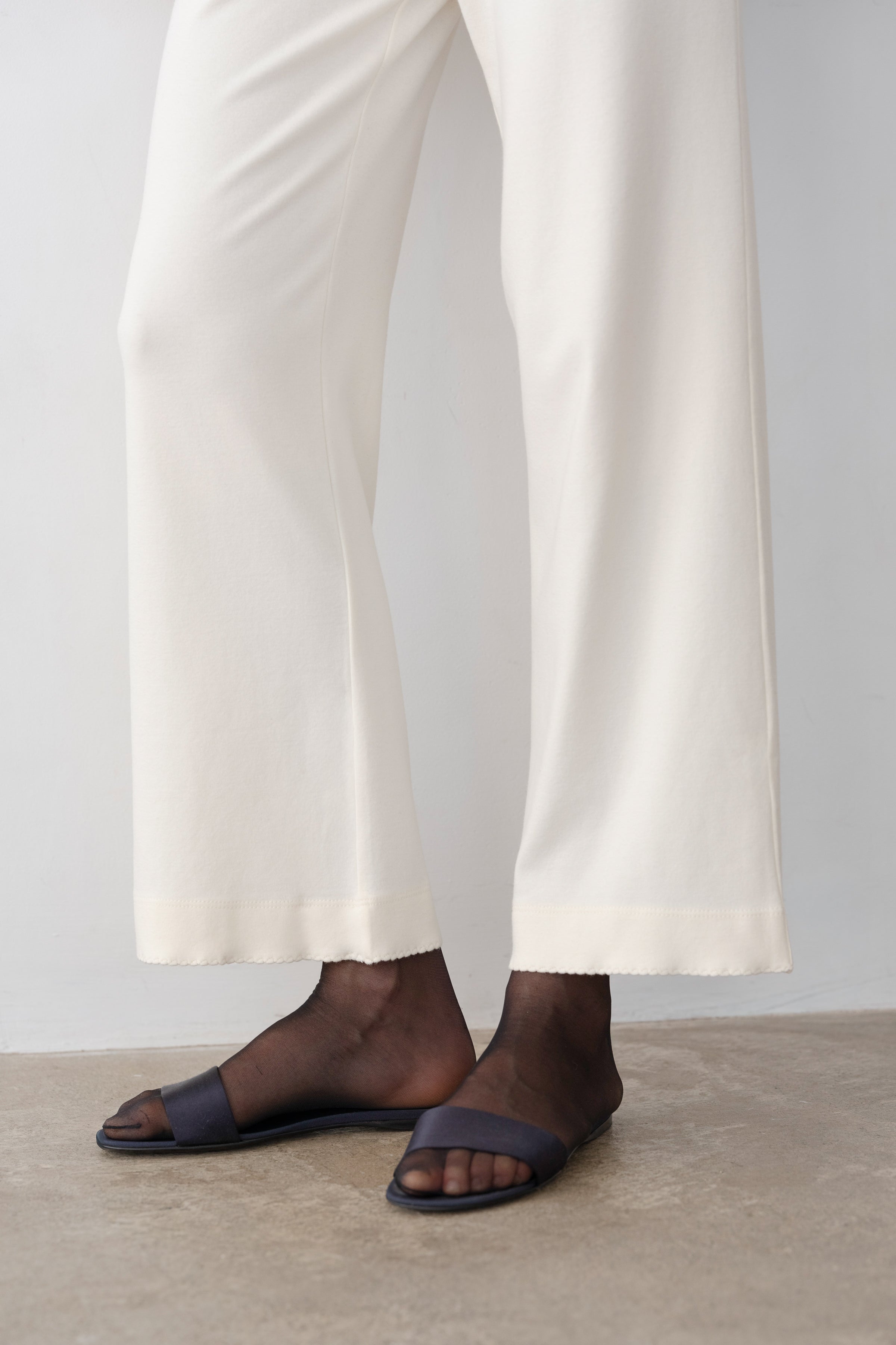 Women Creme Baby Rib Scallop Pant