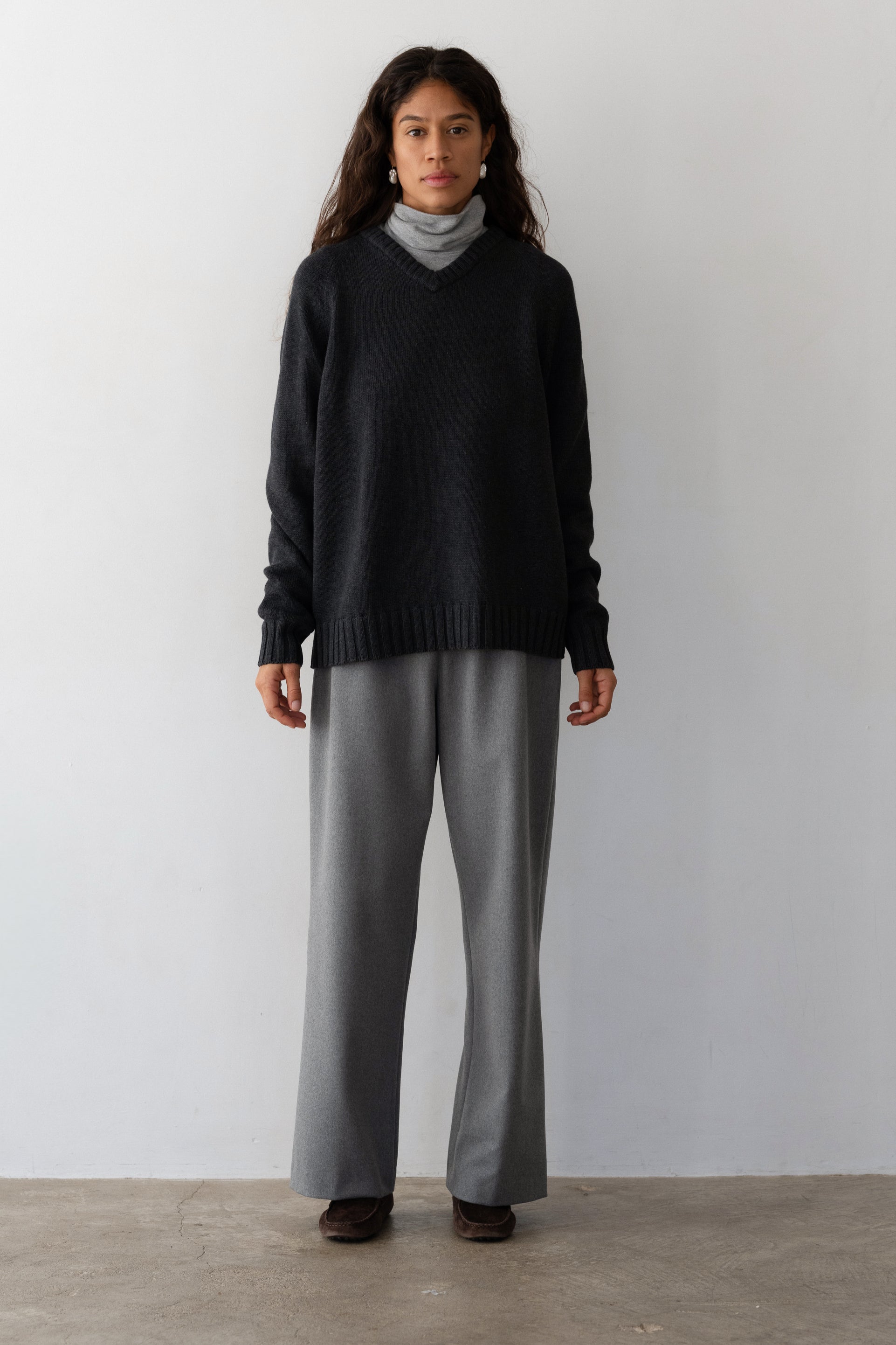 Women The Heavy Cotton Knit V-Neck Sweater
